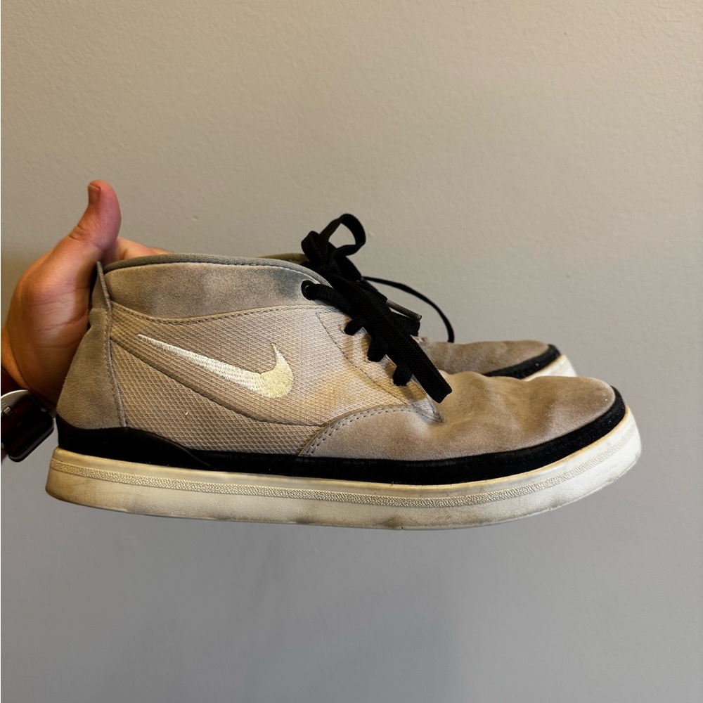 Mens Nike Grey Suede Mid tops size 9.